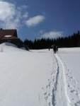 Pár fotek ze SKIALPOVÉHO ZÁKLADNÍHO KURZU, Vynikajcí sněhové podmínky, slunce, prašan, nabitý program.. prostě nádhra. To musíte zkusit! - fotografie 35