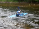 Kajaková Škola CK Klíč, Jizera měla parádní vodu, jen kdyby to sluníčko aspoň na chvíli vykouklo. Omluvte tedy fotky, světla bylo opravdu málo.. - fotografie 102