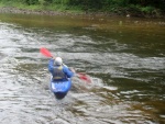 Kajaková Škola CK Klíč, Jizera měla parádní vodu, jen kdyby to sluníčko aspoň na chvíli vykouklo. Omluvte tedy fotky, světla bylo opravdu málo.. - fotografie 131