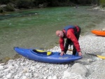 Kajak Kemp SALZA 2009, V meší partě to byla naprostá pohoda. Zvláštním prvkem totalní skepse do všeho zasahoval Vrah... Přesto pokroky účastníků byly výrazné. Povedená Kajaková škola ... - fotografie 36