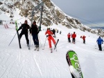 PODZIMNÍ ROZLYŽOVÁNÍ na Kapurnu, Přes nepříznivou předpověd vyšlo počasí báječně. Povedená akce, dva dny lyžování, curvingu a užívání sněhu! - fotografie 1