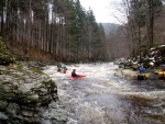 RAFTING NA JIZEŘE 2.4.2011, Parádní voda: 21 m3, všichni co jeli, to vážně to vychytali. Vlny, hukot, zábava... no prostě nádhera. Jedna posádka yukonu to nakonec po 4 koupelích vzdala a předsedla do raftu, ale jinak paráda. Poč - fotografie 23