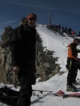 Skialpový ráj 2011 číslo 2, Nepříznivá předpověď na štěstí nevyšla a tak si všichni loučení se zimou skvěle užili. Čtyři dny plné náročného šlapání a ostrých sjezdů. Závěrečný odjezd na čerstvém prašanu byl zakončením vskutku st - fotografie 50