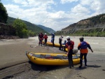 RAFTING EXPEDICE DO ALBÁNIE 2011, Daleká a exotická země nás opět přijala vlídně s překrásnou přírodou a dobrým počasím. Vodáckých zážitků bylo hojně, stejně jako gurmánských a cestovatelských. Příjemnou partu ještě vylepšila Danina k - fotografie 169