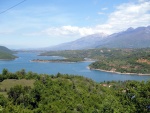 RAFTING EXPEDICE DO ALBNIE 2011, Dalek a exotick zem ns opt pijala vldn s pekrsnou prodou a dobrm poasm. Vodckch zitk bylo hojn, stejn jako gurmnskch a cestovatelskch. Pjemnou partu jet vylepila Danina k - fotografie 453