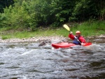 KAJAKOVÁ ŠKOLA NA JIZEŘE květen 2011, Jasně, kajak je In! Kajak letí - pojedte se také svézt na této vlně! Nádherný víkend, krásná voda a jako bonus sjezd Kamenice. Parádní víkend. - fotografie 30