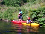 KAJAKOVÁ ŠKOLA NA JIZEŘE květen 2011, Jasně, kajak je In! Kajak letí - pojedte se také svézt na této vlně! Nádherný víkend, krásná voda a jako bonus sjezd Kamenice. Parádní víkend. - fotografie 50