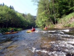 KAJAKOVÁ ŠKOLA NA JIZEŘE květen 2011, Jasně, kajak je In! Kajak letí - pojedte se také svézt na této vlně! Nádherný víkend, krásná voda a jako bonus sjezd Kamenice. Parádní víkend. - fotografie 60