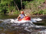 KAJAKOVÁ ŠKOLA NA JIZEŘE květen 2011, Jasně, kajak je In! Kajak letí - pojedte se také svézt na této vlně! Nádherný víkend, krásná voda a jako bonus sjezd Kamenice. Parádní víkend. - fotografie 68