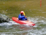 KAJAKOVÁ ŠKOLA JIZERA - je i pro děti, Počasí bylo dost drsný, celou sobotu propršelo, ale děcka, jako by to ani nevnímala. V neděli bylo mrtě vody jak na Jizeře tak na Kamenici, proto jsme přejeli na nádherné Labíčko. Maximální úspěch pa - fotografie 92