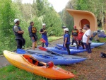 Kajaková škola Jizera 3.-4. září 2011, Nádherné počasí a víkend strávený v nádherném místě při nádherném sportu, to je prostě nádherný víkend... Všechny účastníky školy musíme pochválit, pokroky byly viditelně pro radost. - fotografie 69