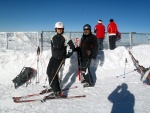 Podzimní ROZLYŽOVÁNÍ na TUXu 2011, Celý víkend byl ve znamení azurové oblohy, čerstvého sněhu a pohody na ledovcích na Tuxu. Dobrá zpráva pro nadšené lyžaře: konečně LYŽUJEMEEEEE! - fotografie 1