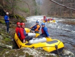 RAFTING NA JIZEŘE duben 2012, Příjemná voda, slunce i mraky, pohoda na lodích a raftech, usměvaví mladí a krásní lidé v posádkách. Díky Krakonoši - fotografie 57