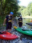 KAJAKOVÁ ŠKOLA HORNÍ JIZERA, Perfektní a pohodový tým padlerů :-) Škoda že nevyšla předpověd ohledně deště a tak jsme jen hoblovali Kamenici a Jizeru a pilovali techniku. Nezbývá mi než všechny účastníky pochválit. Mára - fotografie 42