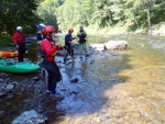 KAJAKOVÁ ŠKOLA HORNÍ JIZERA, Perfektní a pohodový tým padlerů :-) Škoda že nevyšla předpověd ohledně deště a tak jsme jen hoblovali Kamenici a Jizeru a pilovali techniku. Nezbývá mi než všechny účastníky pochválit. Mára - fotografie 44