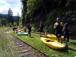 KAJAKOVÁ ŠKOLA HORNÍ JIZERA, Perfektní a pohodový tým padlerů :-) Škoda že nevyšla předpověd ohledně deště a tak jsme jen hoblovali Kamenici a Jizeru a pilovali techniku. Nezbývá mi než všechny účastníky pochválit. Mára - fotografie 56