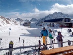 PITZTAL - PODZIMN� ROZLY�OV�N�, Slun��ko, pra��nek, perfektn� p�ipraven� svahy, n�dhern� ledovec, b�je�n� parta ly�a�� s chut� po zdokonalen�. Co v�c si p��t. Ve�ern� sauna n�s kr�sn� proh��la. Par�dn� za��tek zimy! - fotografie 23