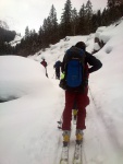 SKIALPINISTICKÉ ELDORADO1.-3.2.2013 - tentokrát spíš sněžná apokalypsa, Skvělá parta na báječné akci, kde sice nebylo moc vidět a sněhu napadlo 70 cm za dva dny, parádně jsme si to všichni užili. - fotografie 46