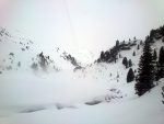SKIALPINISTICKÉ ELDORADO1.-3.2.2013 - tentokrát spíš sněžná apokalypsa, Skvělá parta na báječné akci, kde sice nebylo moc vidět a sněhu napadlo 70 cm za dva dny, parádně jsme si to všichni užili. - fotografie 51