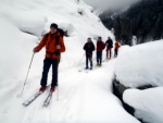 SKIALPINISTICKÉ ELDORADO1.-3.2.2013 - tentokrát spíš sněžná apokalypsa, Skvělá parta na báječné akci, kde sice nebylo moc vidět a sněhu napadlo 70 cm za dva dny, parádně jsme si to všichni užili. - fotografie 58