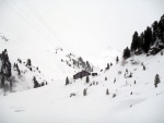 SKIALPINISTICKÉ ELDORADO1.-3.2.2013 - tentokrát spíš sněžná apokalypsa, Skvělá parta na báječné akci, kde sice nebylo moc vidět a sněhu napadlo 70 cm za dva dny, parádně jsme si to všichni užili. - fotografie 62