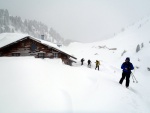 SKIALPINISTICK� ELDORADO1.-3.2.2013 - tentokr�t sp� sn�n� apokalypsa, Skv�l� parta na b�je�n� akci, kde sice nebylo moc vid�t a sn�hu napadlo 70 cm za dva dny, par�dn� jsme si to v�ichni u�ili. - fotografie 104
