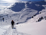 SKIALPINISTICKÉ ELDORADO 1.-3.3.2013 - tentokrát slunečně prašanová orgie, Tak tohle bych vám všem přál zažít! Slunce, prašan, báječná parta, spousta legrace při sjezdech... prostě parádička - fotografie 142