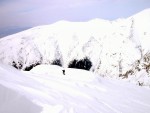 ROHÁČE SKIALPARÉNA - prodloužený víkend na Slovensku, Tak takhle ideální podmínky se chytnou v Roháčích jen vyjímečně. Přes noc až -15 přes den azuro a teploty kolem 15 stupňu. Sníh sedlý, lavinová situace výborná, severní svahy prašan jih na másle. Pros - fotografie 71
