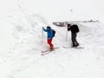 Skialpinistick vkend v Krkonoch Z Janskch lzn pes Snku do Janskch Lzn, Napadl snh a tak jsme vyrazili do bl stopy. Pardn vkend, sjela se bjen parta tak jen t mlhy mohlo bt trochu mn Krakonoi :-) - fotografie 13