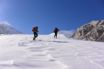 DACHSTEIN - SKIALPOVÁ KLASIKA 2015, Jedním slovem: Hitparáda! Předpověď počasí byla velmi nepříznivá, Dachstein nás však přijal přívětivě, chatař Richard nešetřil úsměvy a šiškovicí a Mára natuněným programem. - fotografie 17
