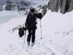 DACHSTEIN - SKIALPOVÁ KLASIKA 2015, Jedním slovem: Hitparáda! Předpověď počasí byla velmi nepříznivá, Dachstein nás však přijal přívětivě, chatař Richard nešetřil úsměvy a šiškovicí a Mára natuněným programem. - fotografie 18