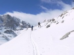 DACHSTEIN - SKIALPOVÁ KLASIKA 2015, Jedním slovem: Hitparáda! Předpověď počasí byla velmi nepříznivá, Dachstein nás však přijal přívětivě, chatař Richard nešetřil úsměvy a šiškovicí a Mára natuněným programem. - fotografie 21