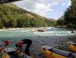RAFTING VE FRANCII NA YUKONECH, Moc hezk� akce na b�je�n�ch �ek�ch. Po�as� p��lo, n�lada dobr� a �eky a p��roda v�e n�dhern�... - fotografie 88