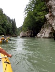 RAFTING VE FRANCII NA YUKONECH, Moc hezk� akce na b�je�n�ch �ek�ch. Po�as� p��lo, n�lada dobr� a �eky a p��roda v�e n�dhern�... - fotografie 136