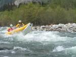 Perly alpskch ek - kvten 2006, Jeden z nejoblbenjch raftovch zjezd do Rakouska a Slovinska opt nezklamal. Krsn poas, tuln kemp a tyrkysov, kilov ist voda s kulisou vpencovch tt Alp. - fotografie 70