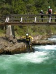 Perly alpských řek - květen 2006, Jeden z nejoblíbenějších raftových zájezdů do Rakouska a Slovinska opět nezklamal. Krásné počasí, útulný kemp a tyrkysová, křišťálově čistá voda s kulisou vápencových štítů Alp. - fotografie 347