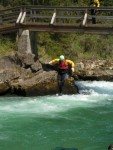Perly alpských řek - květen 2006, Jeden z nejoblíbenějších raftových zájezdů do Rakouska a Slovinska opět nezklamal. Krásné počasí, útulný kemp a tyrkysová, křišťálově čistá voda s kulisou vápencových štítů Alp. - fotografie 353