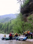 Rafting v Totes Gebirge, Lehčí raftingová akce na dvou hezkých řekách. Po sobotním sluníčky sice zapršelo, ale větší voda na Steyru byla všemi jednoznačně přivítána... - fotografie 28