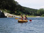 LETNÍ FRANCOUZSKÁ POHODA NA ŘEKÁCH Gard, Tarn, Herault a Ardeche, Skvělé slunečné počasí na rozdíl od deštivých Čech, jižní temperament a býčí zápasy, skvělé víno, nádherné řeky, průzračná a teplá voda, no prostě pohoda jak má být... - fotografie 15