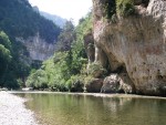 LETN� FRANCOUZSK� POHODA NA �EK�CH Gard, Tarn, Herault a Ardeche, Skv�l� slune�n� po�as� na rozd�l od de�tiv�ch �ech, ji�n� temperament a b��� z�pasy, skv�l� v�no, n�dhern� �eky, pr�zra�n� a tepl� voda, no prost� pohoda jak m� b�t... - fotografie 96