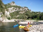 LETNÍ FRANCOUZSKÁ POHODA NA ŘEKÁCH Gard, Tarn, Herault a Ardeche, Skvělé slunečné počasí na rozdíl od deštivých Čech, jižní temperament a býčí zápasy, skvělé víno, nádherné řeky, průzračná a teplá voda, no prostě pohoda jak má být... - fotografie 173