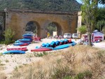 LETN� FRANCOUZSK� POHODA NA �EK�CH Gard, Tarn, Herault a Ardeche, Skv�l� slune�n� po�as� na rozd�l od de�tiv�ch �ech, ji�n� temperament a b��� z�pasy, skv�l� v�no, n�dhern� �eky, pr�zra�n� a tepl� voda, no prost� pohoda jak m� b�t... - fotografie 453